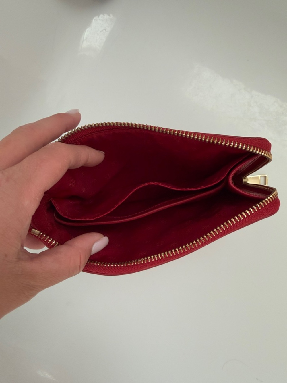 Tory Burch Red Leather Zip Wristlet Clutch with Gold Logo - Picture 2 of 3